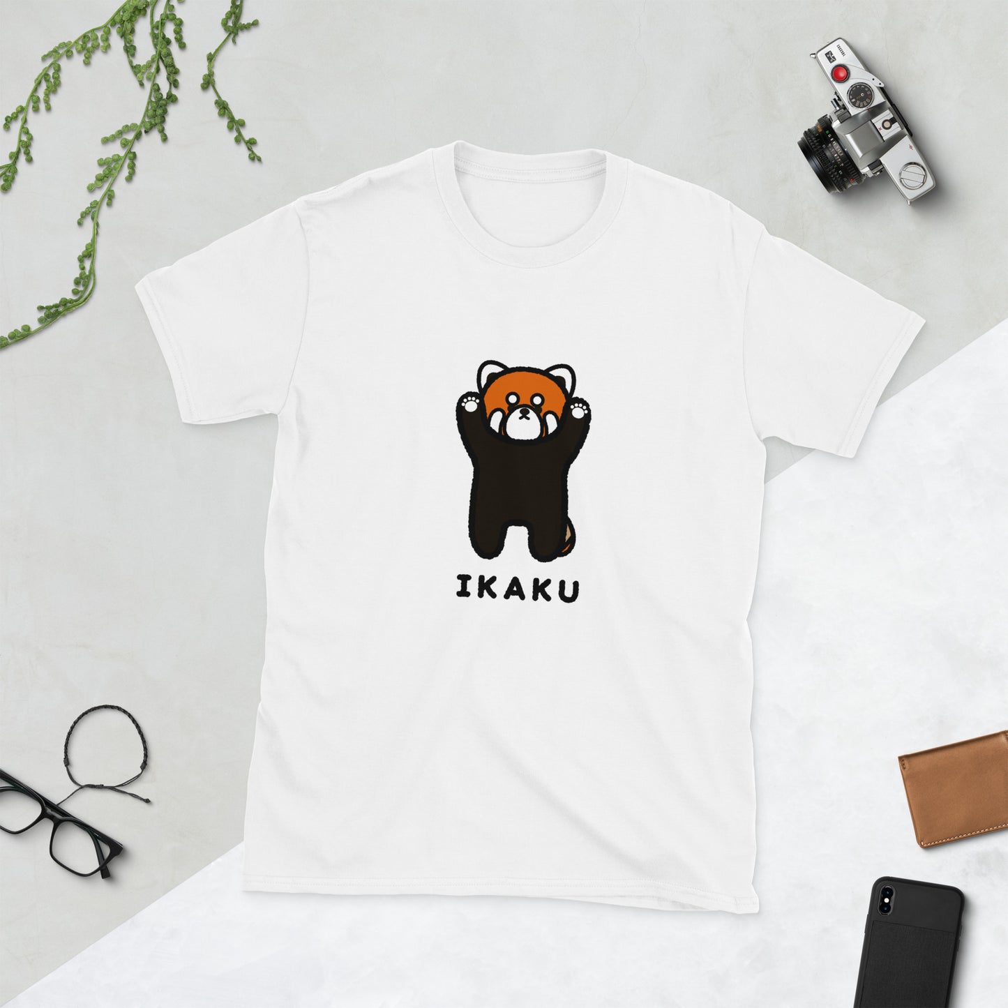 【送料無料】レッサーパンダ　威嚇｜Ｔシャツ（ホワイト）