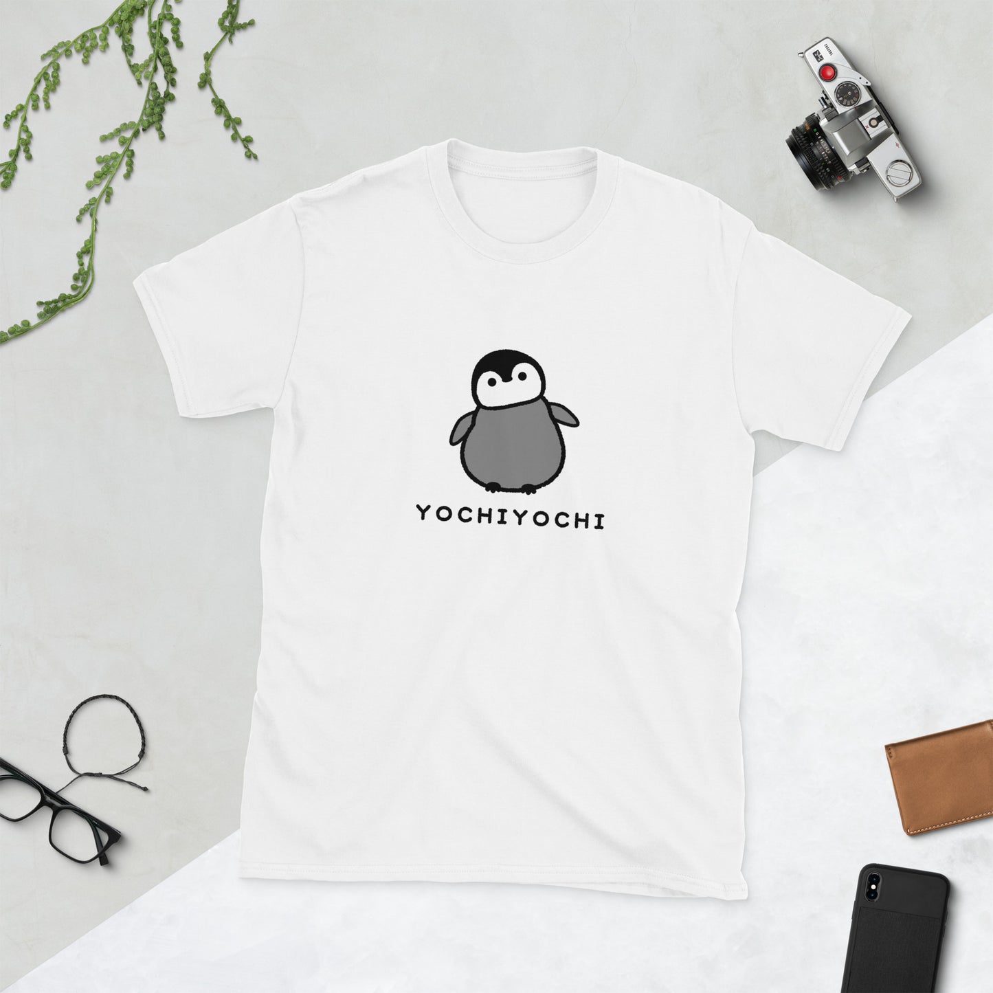 【送料無料】皇帝ペンギン　よちよち｜Ｔシャツ（ホワイト）